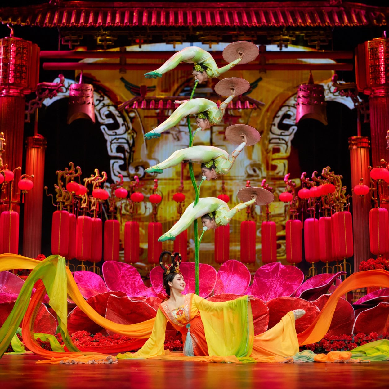 Peking Duck & Acrobatic Show Evening Tour — 05 chinese acrobatics stage show