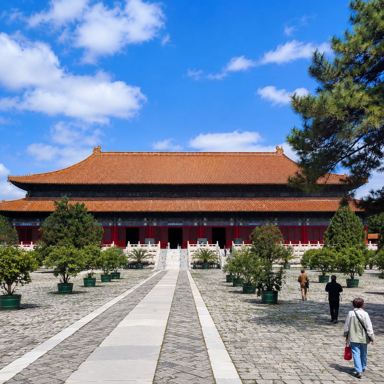 Mutianyu Great Wall & Changling Tomb Private Day Tour — 01 changling tomb lingen hall